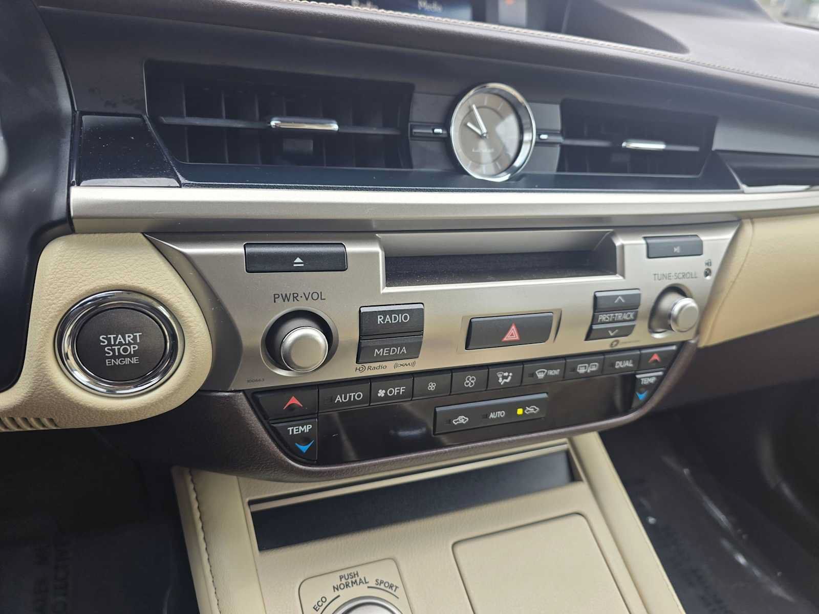 Used 2017 Lexus ES 350 w/ Accessory Package FWD image 29
