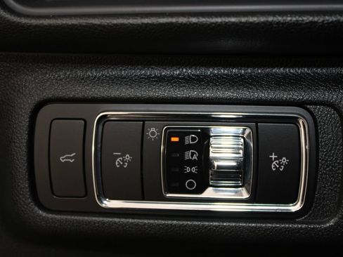 Used 2023 Lincoln Corsair Reserve AWD/4WD image 44