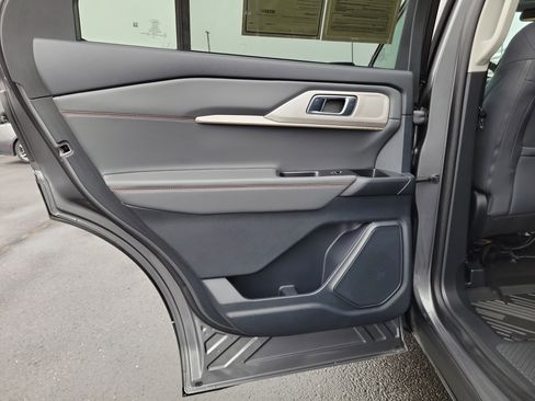 Used 2025 Ford Explorer Active image 10