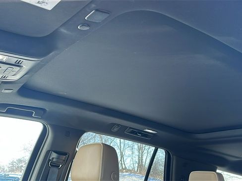 Used 2021 Chevrolet Tahoe Premier w/ Premium Package image 9