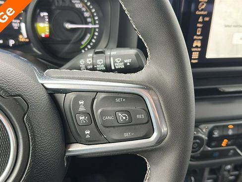 Used 2025 Jeep Wrangler Unlimited Sahara image 19