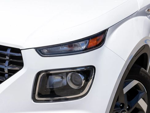 Used 2025 Hyundai Venue SEL FWD image 8