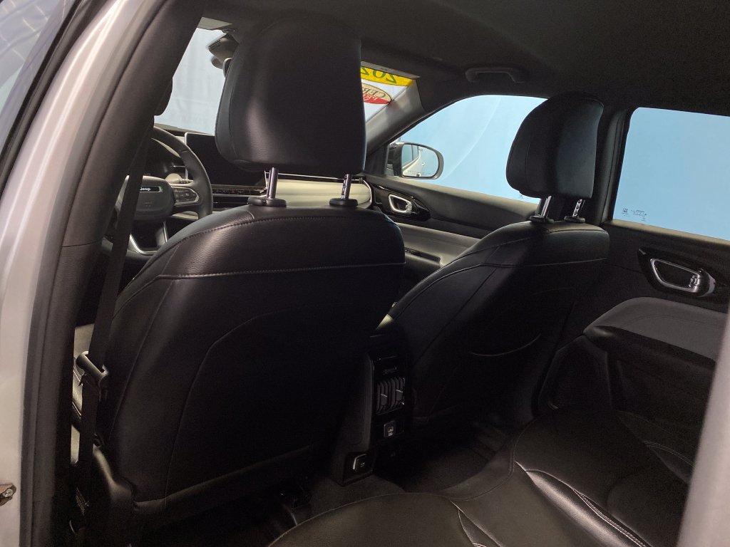 Certified 2025 Jeep Compass Limited AWD/4WD image 28