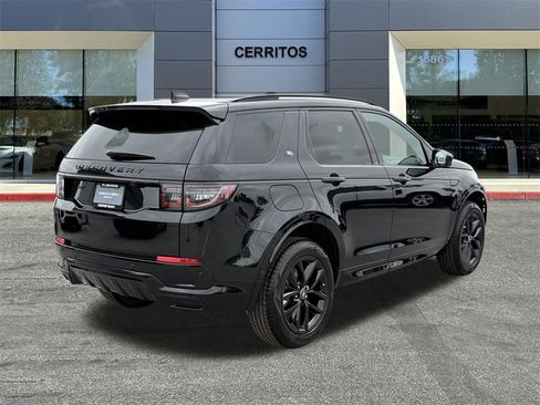New 2025 Land Rover Discovery Sport Dynamic SE image 4