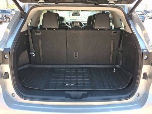 Used 2021 Toyota Highlander XLE FWD image 32