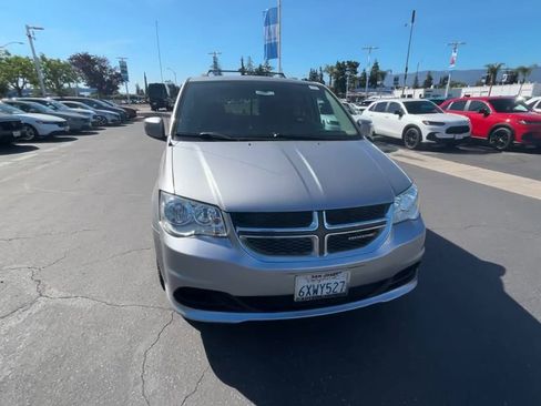 Used 2014 Dodge Grand Caravan SXT FWD image 3