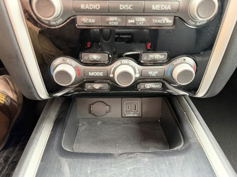 Used 2019 Nissan Pathfinder SV AWD/4WD image 27