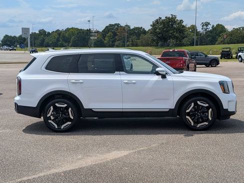 Used 2023 Kia Telluride EX w/ EX Captain's Chair Package FWD image 6