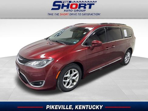 Used 2017 Chrysler Pacifica Touring-L w/ Tire & Wheel Group FWD image 1