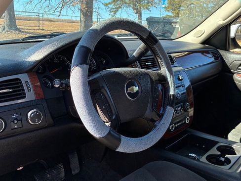 Used 2008 Chevrolet Suburban LT w/ Convenience Package 1 image 9