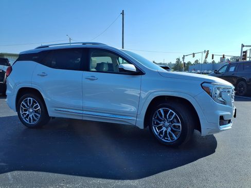 Used 2024 GMC Terrain Denali w/ Denali Premium Package AWD/4WD image 39