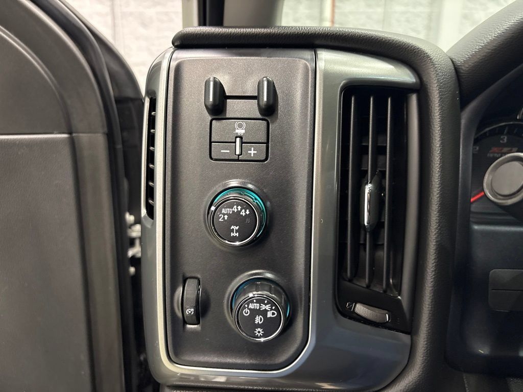 Used 2017 Chevrolet Silverado 1500 LT w/ All Star Edition AWD/4WD image 25