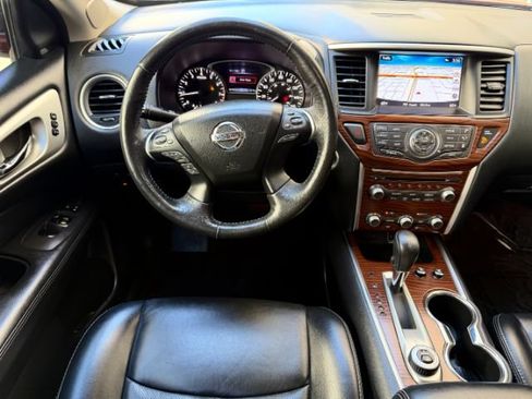 Used 2019 Nissan Pathfinder Platinum AWD/4WD image 13