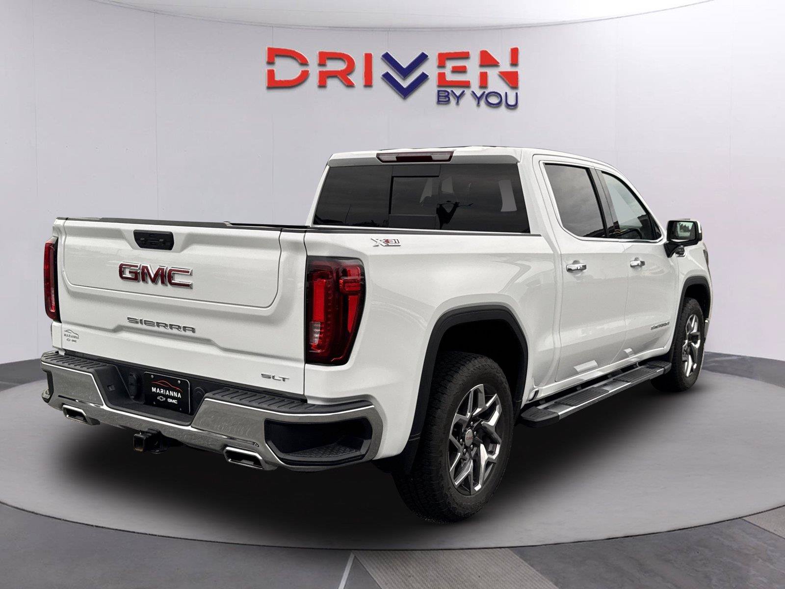 Used 2024 GMC Sierra 1500 SLT w/ SLT Premium Package AWD/4WD image 4