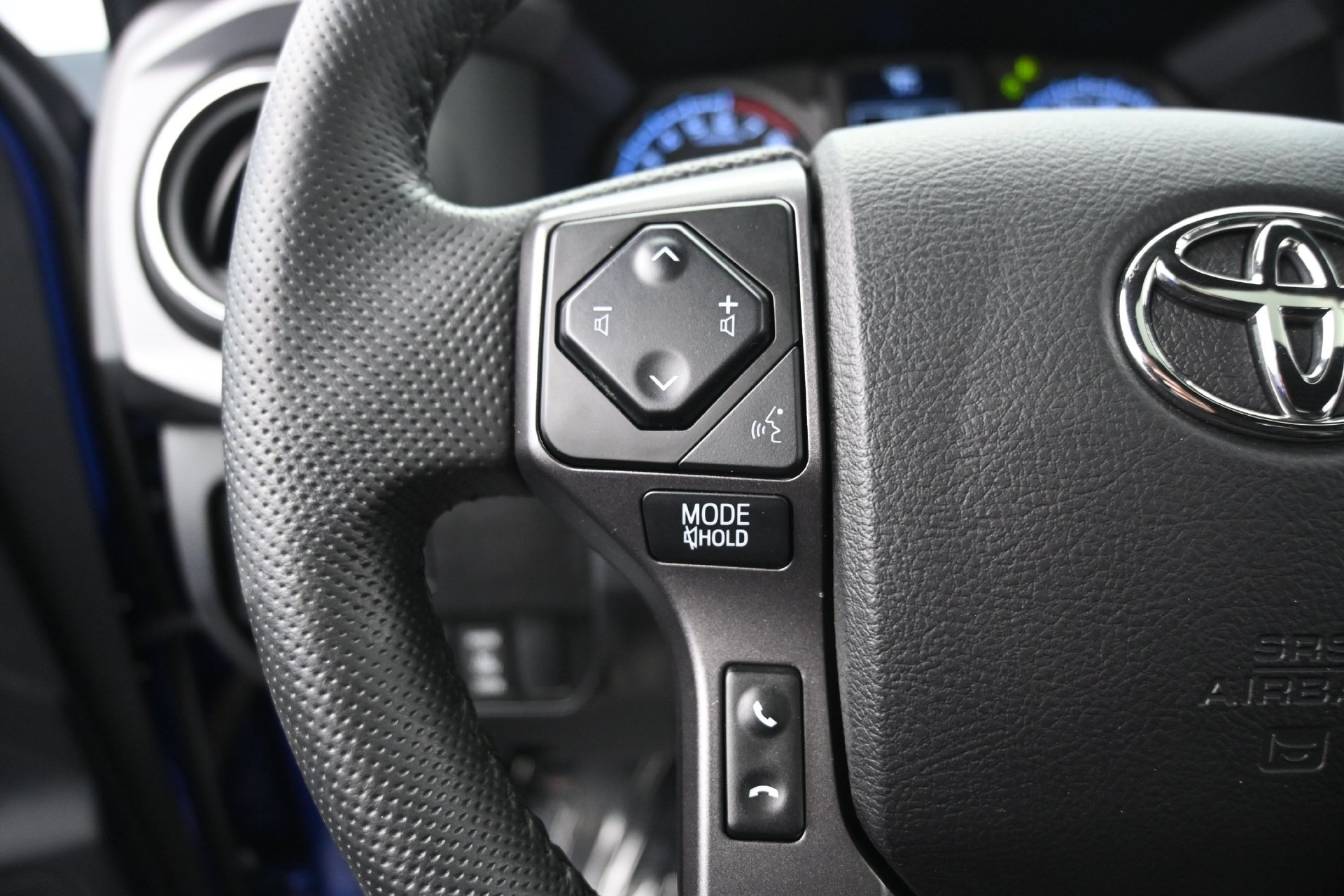 Used 2022 Toyota Tacoma TRD Off-Road w/ TRD Premium Off Road Package AWD/4WD image 22