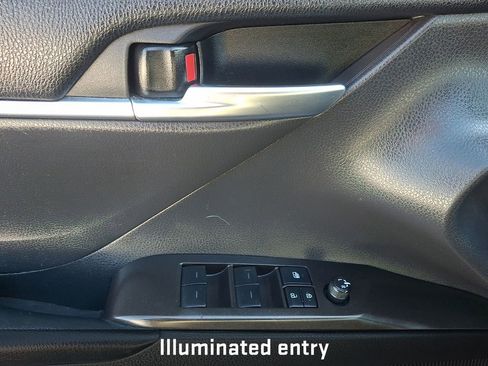 Used 2021 Toyota Camry SE image 15