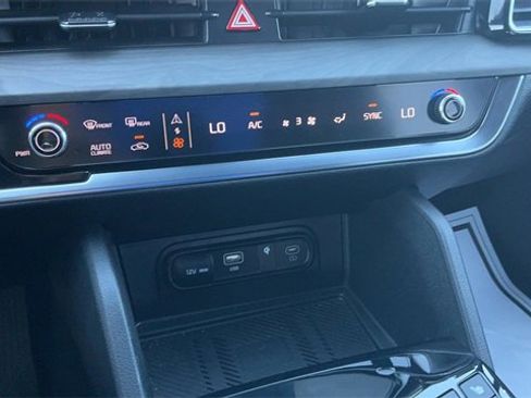 Used 2025 Kia Sportage X-Line w/ Premium Package image 22