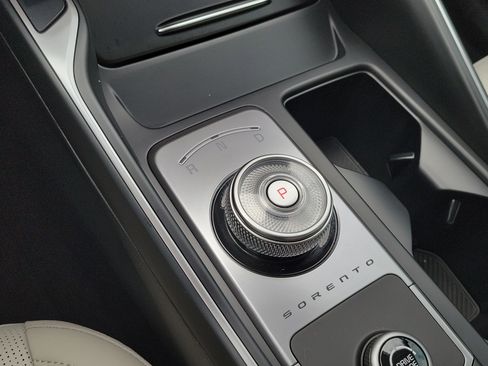 Certified 2025 Kia Sorento EX FWD image 37