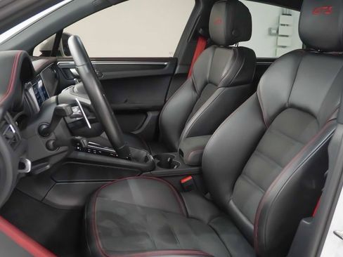 Certified 2022 Porsche Macan GTS image 5