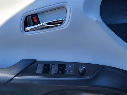 Used 2019 Toyota Prius XLE AWD/4WD image 14