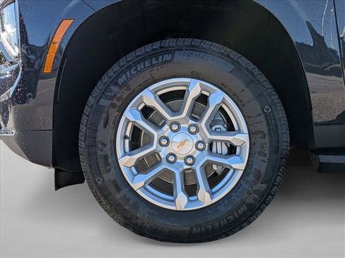 New 2026 Chevrolet Suburban LS image 18