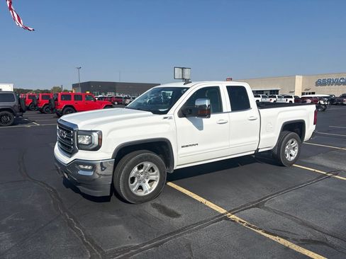 Used 2017 GMC Sierra 1500 SLE w/ SLE Value Package AWD/4WD image 3