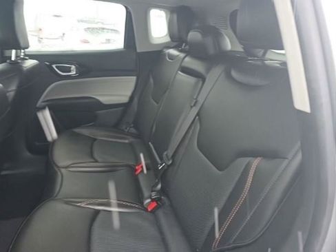Used 2022 Jeep Compass Limited image 10
