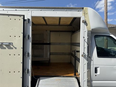 Used 2006 Ford E-350 and Econoline 350 Super Duty RWD image 28