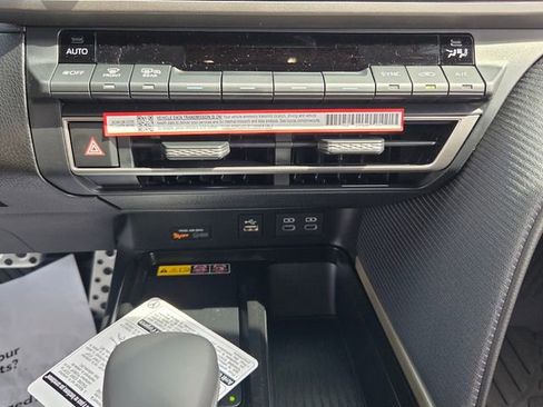 New 2026 Toyota Camry Hybrid FWD image 19