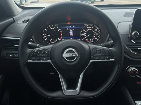 Used 2024 Nissan Altima 2.5 SV image 12