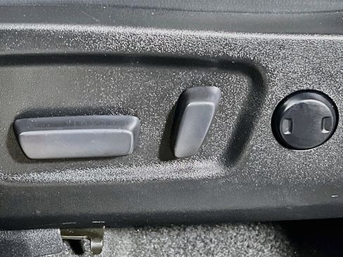 Used 2017 Toyota Highlander Limited FWD image 16