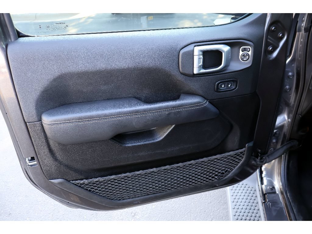 Used 2023 Jeep Wrangler Unlimited Sahara AWD/4WD image 25
