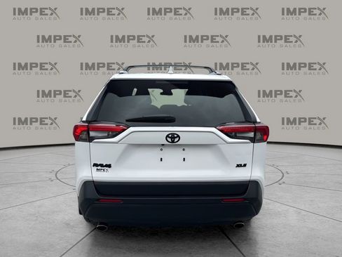 Used 2025 Toyota RAV4 XLE w/ Convenience Package FWD image 4