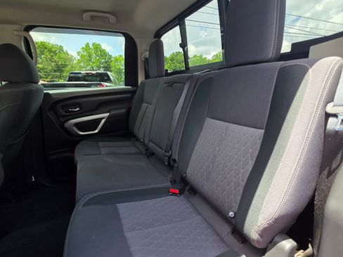 Used 2021 Nissan Titan SV RWD image 18