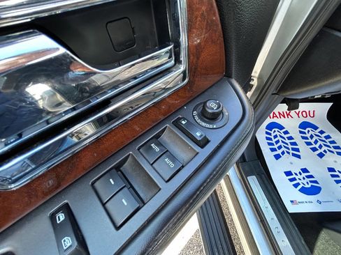 Used 2017 Lincoln Navigator Select image 38