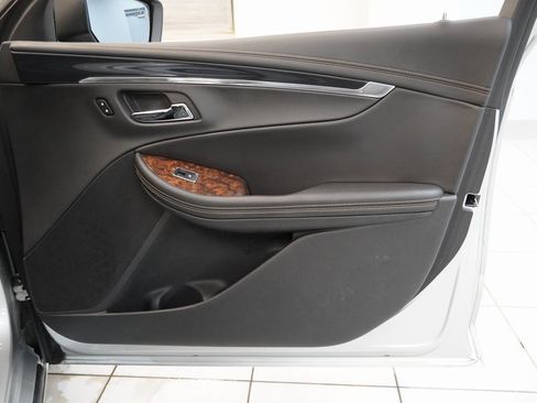 Used 2015 Chevrolet Impala LT w/ Convenience Package image 29