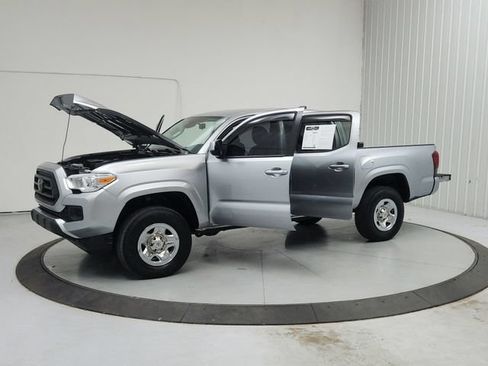 Used 2022 Toyota Tacoma SR AWD/4WD image 11