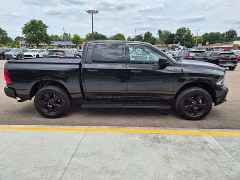 Used 2017 RAM 1500 Express w/ Black Ram 1500 Express Group AWD/4WD image 5