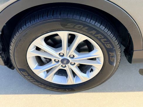 Used 2019 Ford Escape SEL image 17