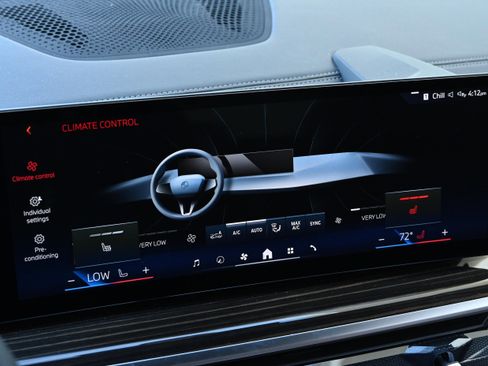 Certified 2025 BMW X6 xDrive40i w/ Premium Package image 17