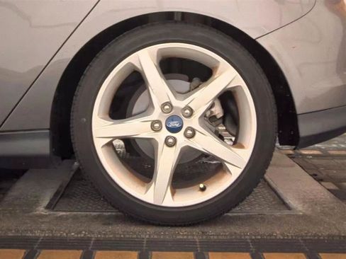 Used 2014 Ford Focus Titanium FWD image 12