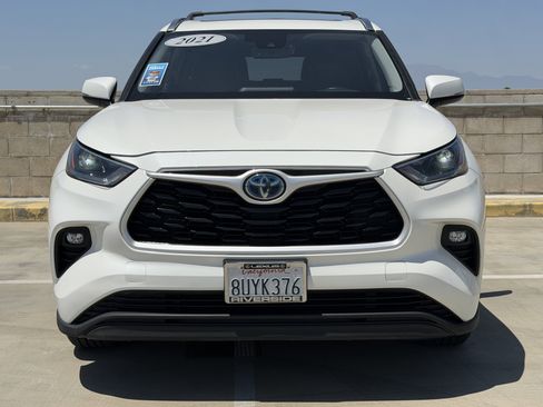 Used 2021 Toyota Highlander XLE AWD/4WD image 5