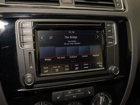 Used 2018 Volkswagen Jetta Sport image 12