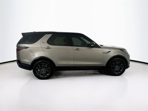 Used 2023 Land Rover Discovery S R-Dynamic image 4