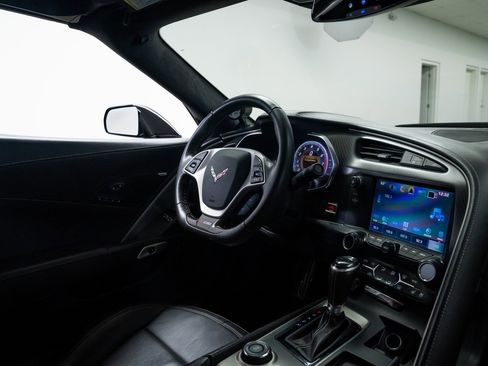 Used 2016 Chevrolet Corvette Z06 w/ 3LZ Preferred Equipment Group image 9