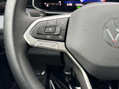 Used 2025 Volkswagen Jetta SE w/ Sunroof Package image 9