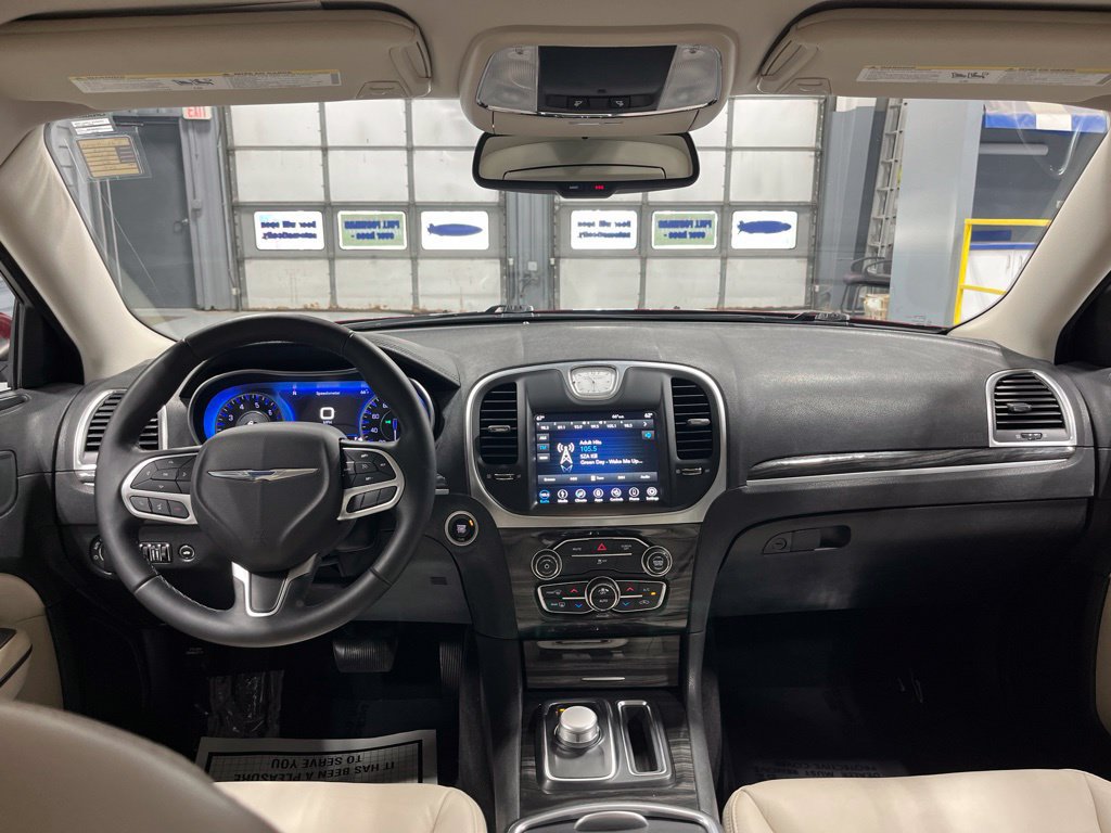 Used 2018 Chrysler 300 Touring L RWD image 33