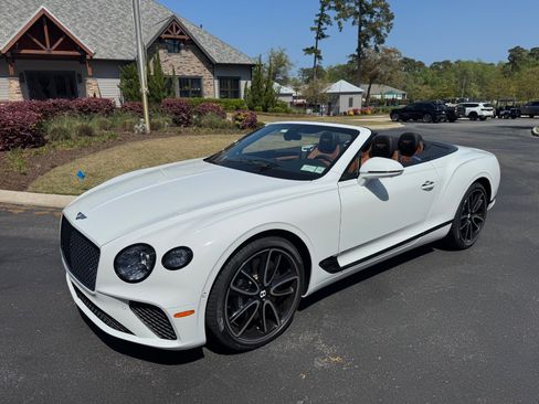 Used 2021 Bentley Continental GT image 3