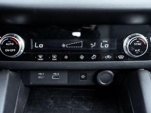 Used 2023 Mitsubishi Outlander 4WD Plug-In Hybrid image 20