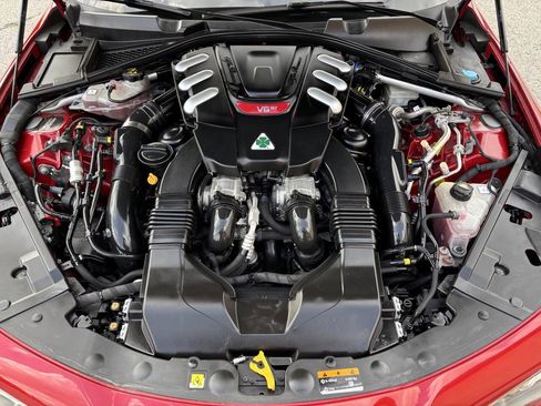 Used 2018 Alfa Romeo Giulia Quadrifoglio w/ Driver Assist Dynamic Package image 25